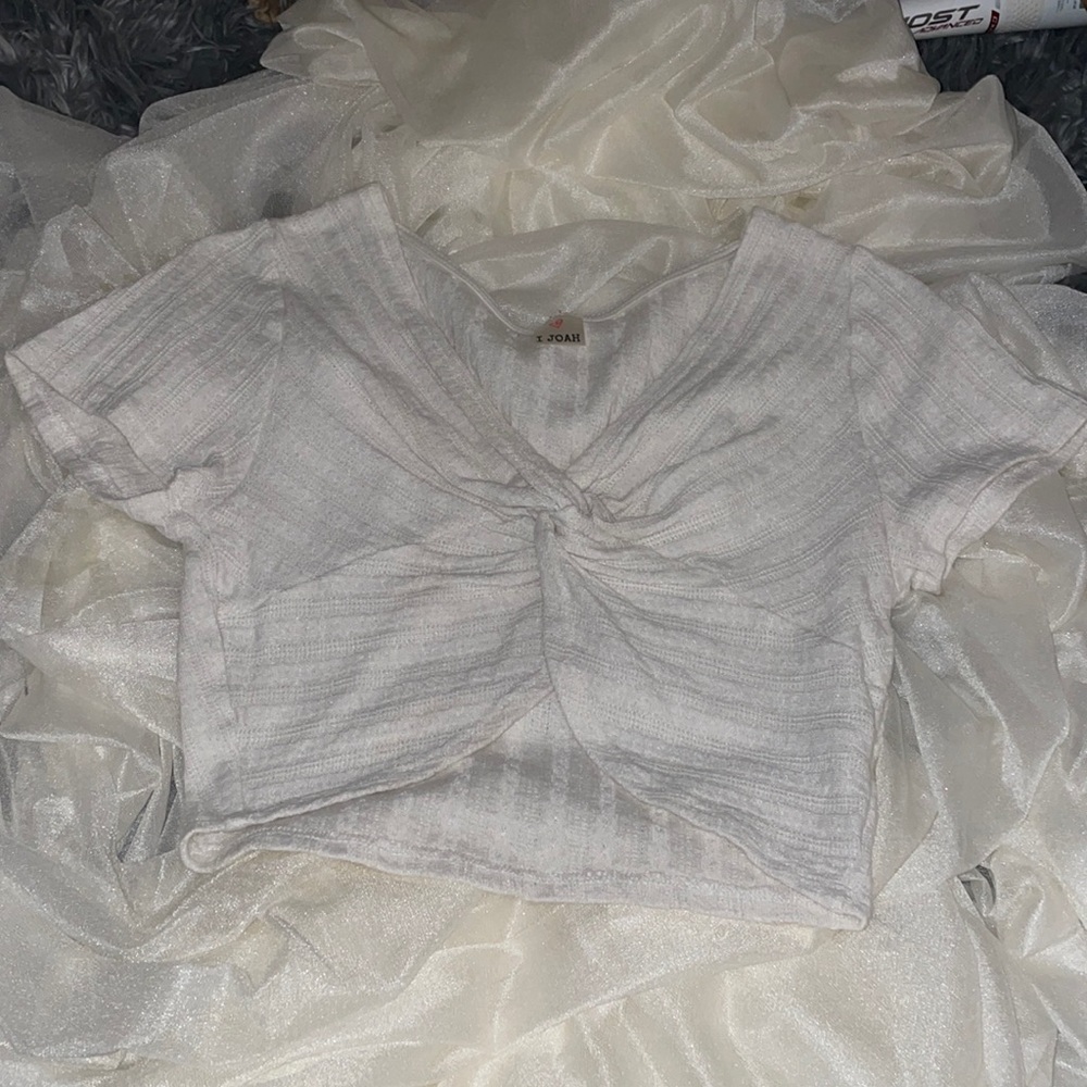White casual crop top